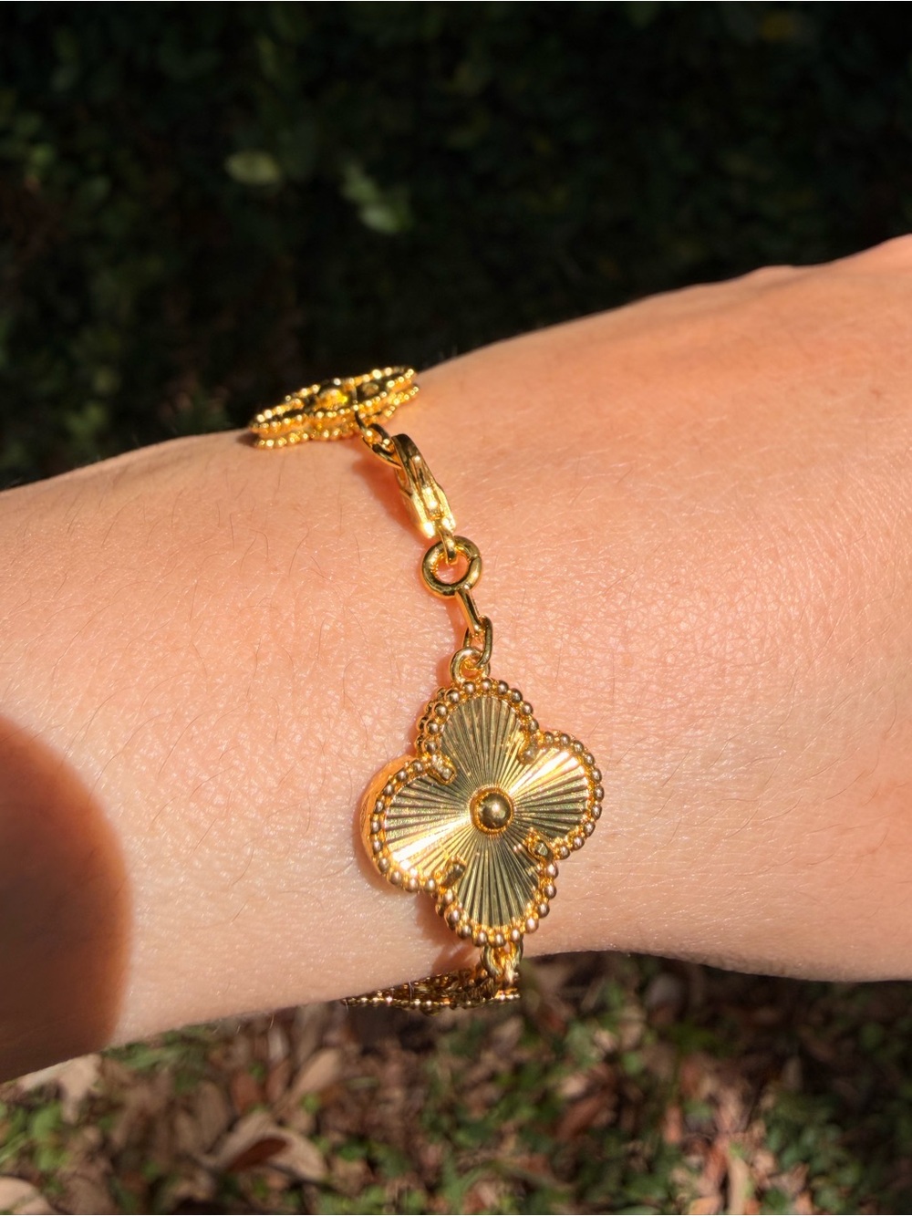 Gold Four-Flower Chain Bracelet - Elegant Women's Jewelry - Picture 9 of 11